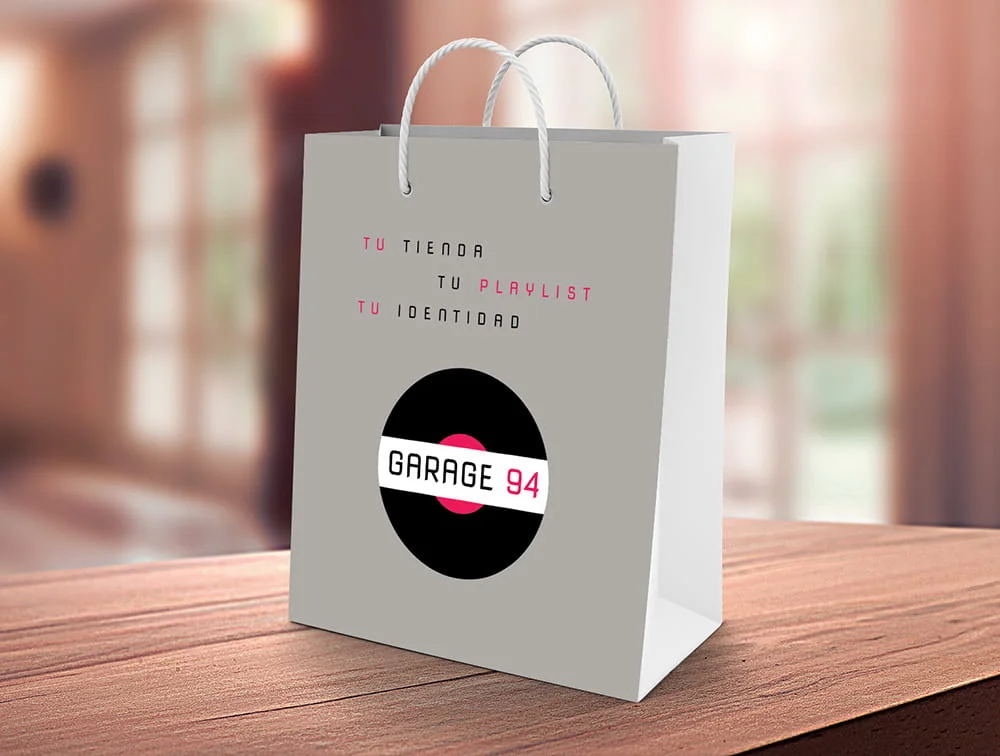 Bolsa con el logotipo de Garage94